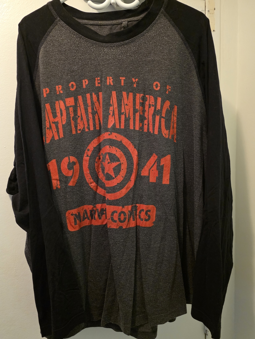 Captain America Men's Long-Sleeve Shirt - Charcoal/Black with Red Graphic